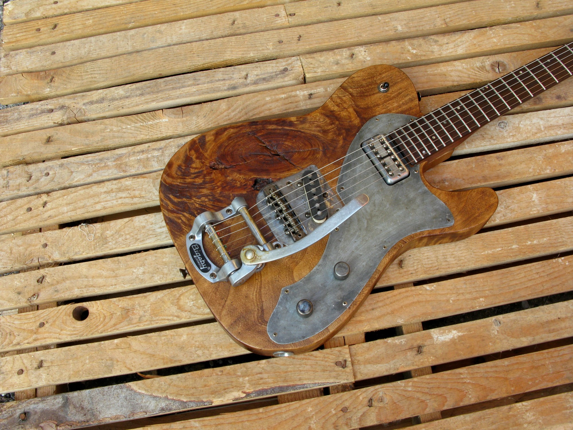 Body di una chitarra Telecaster in pioppo antico