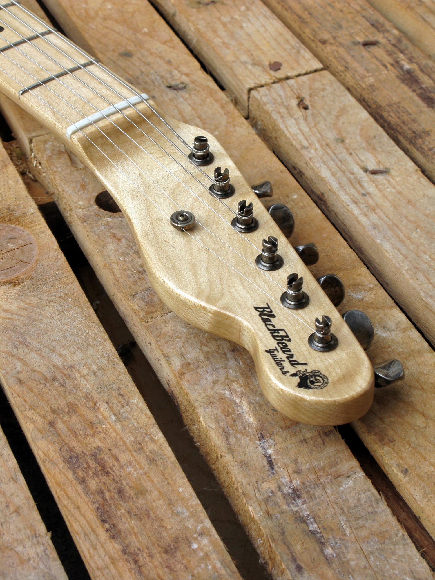 Paletta in acero di una chitarra Telecaster in castagno con top in pelle di mucca