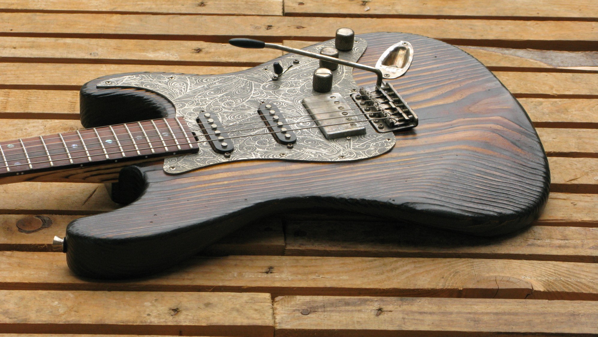 Body di una Stratocaster in pino