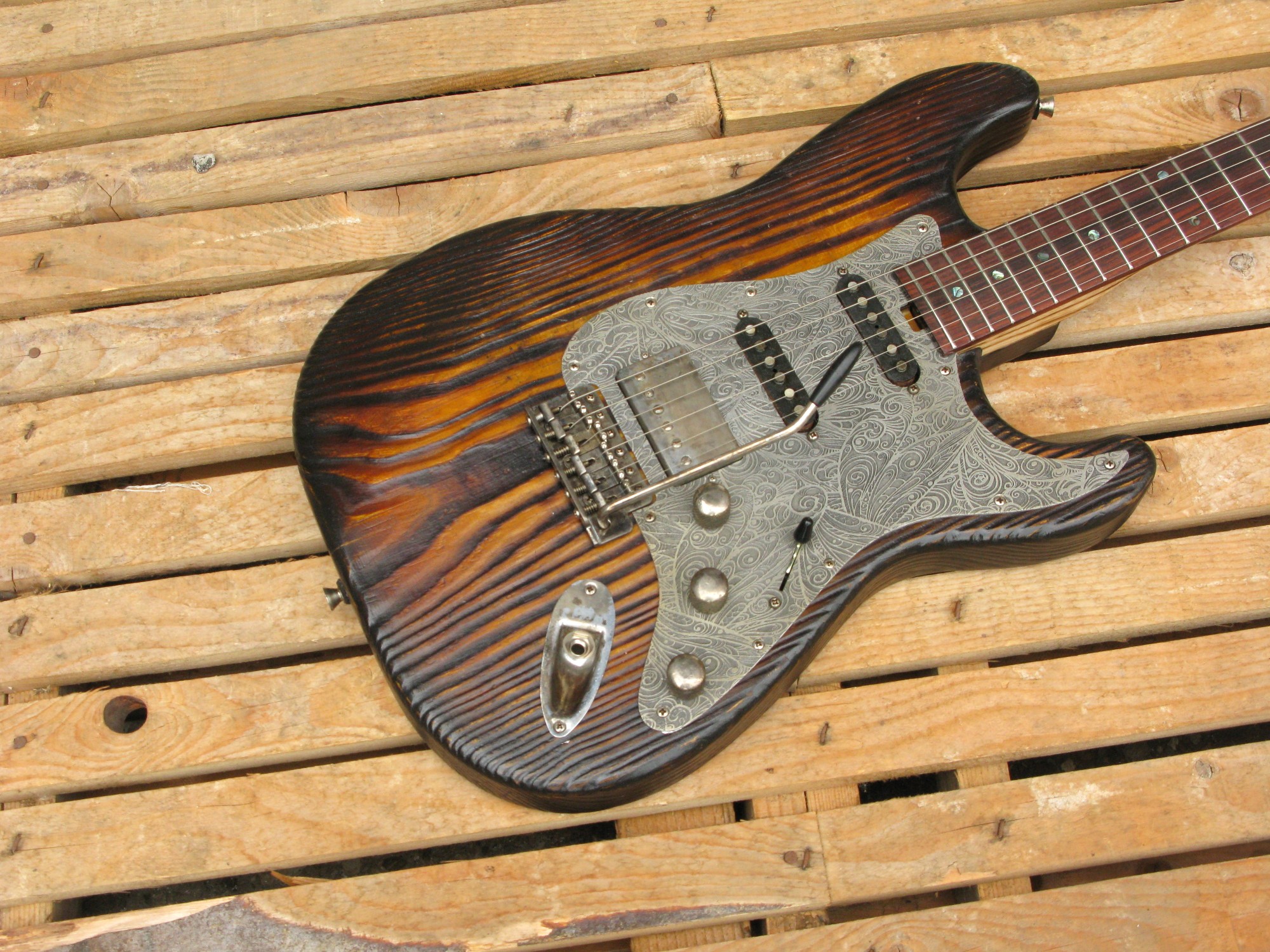 Stratocaster in pino