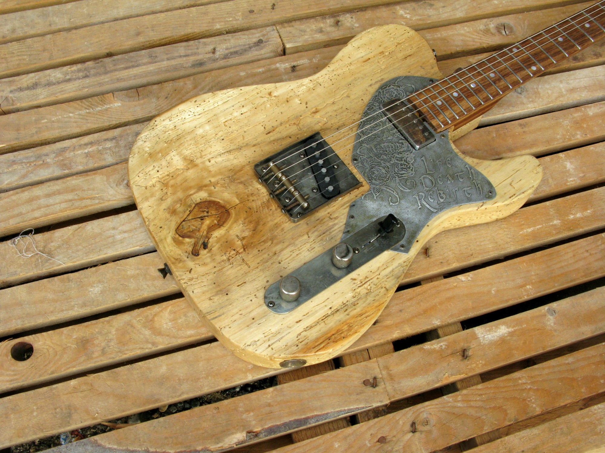 Body di una chitarra Telecaster in pino secolare