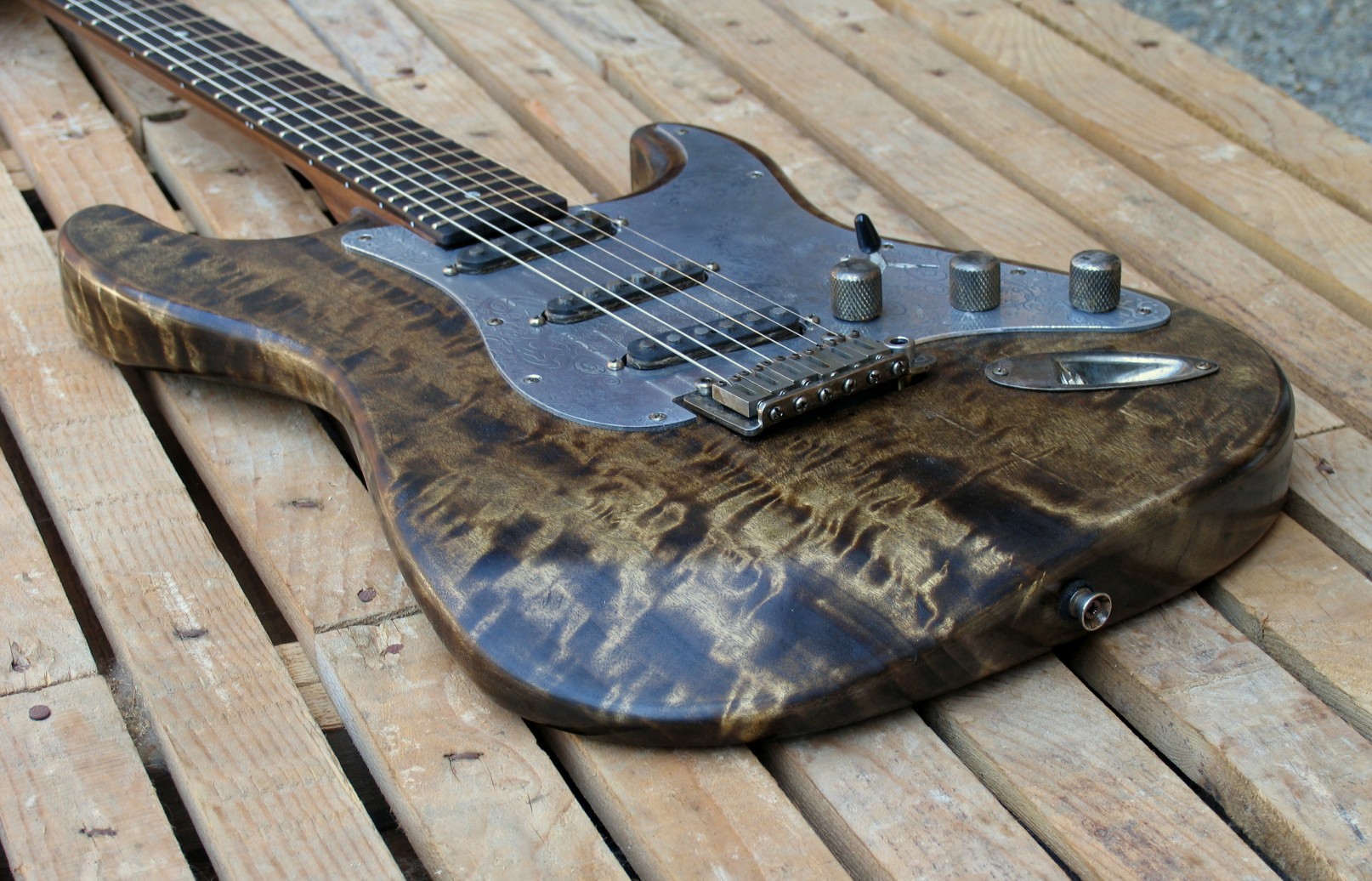 Body di una chitarra Stratocaster in pioppo