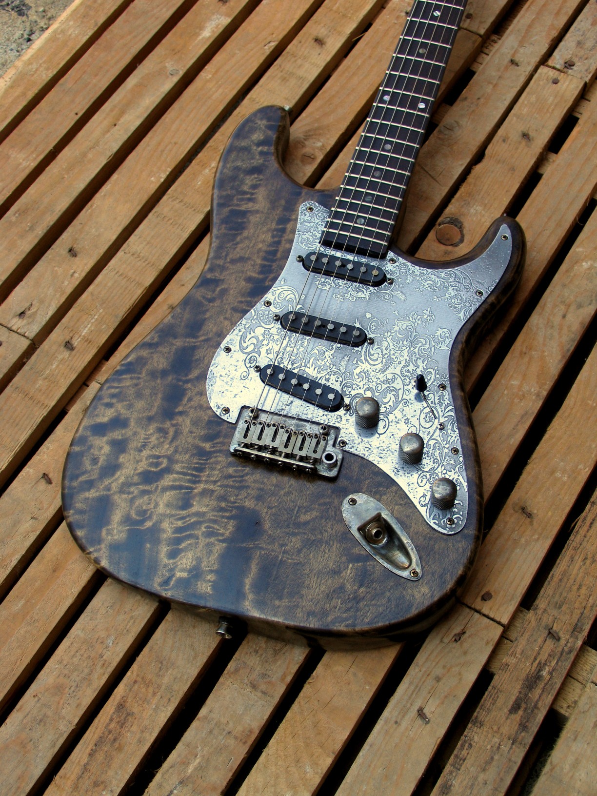 Body di una chitarra Stratocaster in pioppo