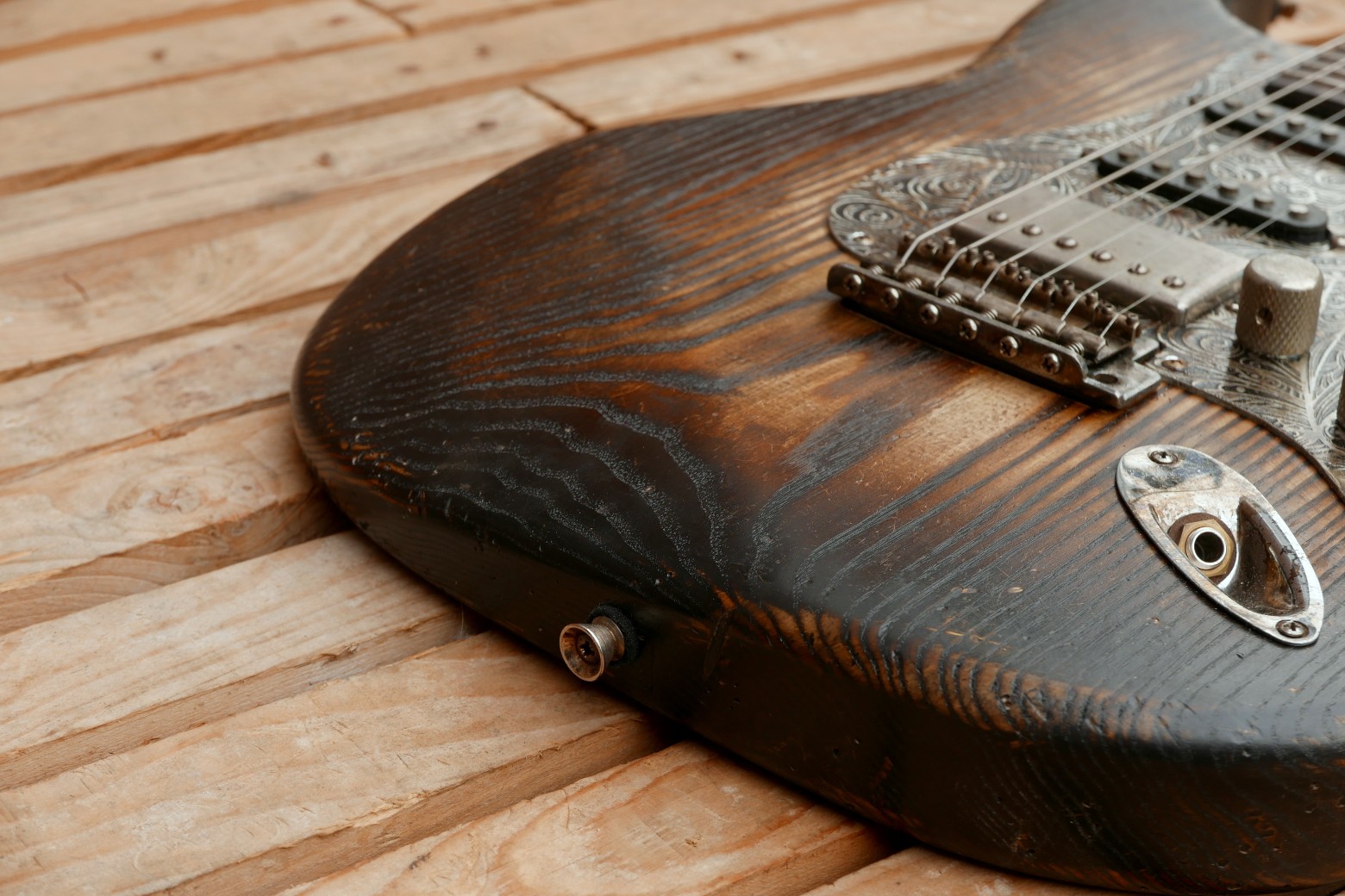chitarra stratocaster contour