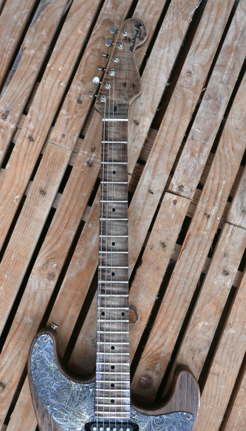 chitarra stratocaster manico acero