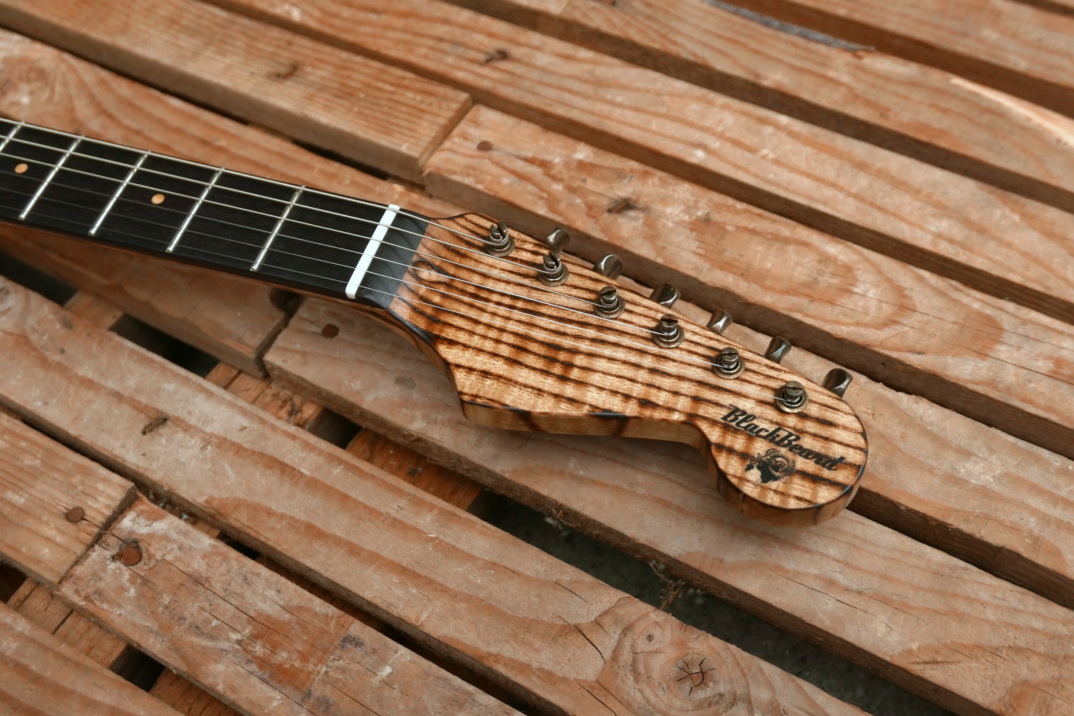 chitarra stratocaster paletta frassino