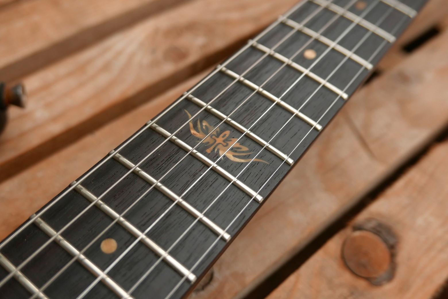 chitarra stratocaster tastiera intarsio