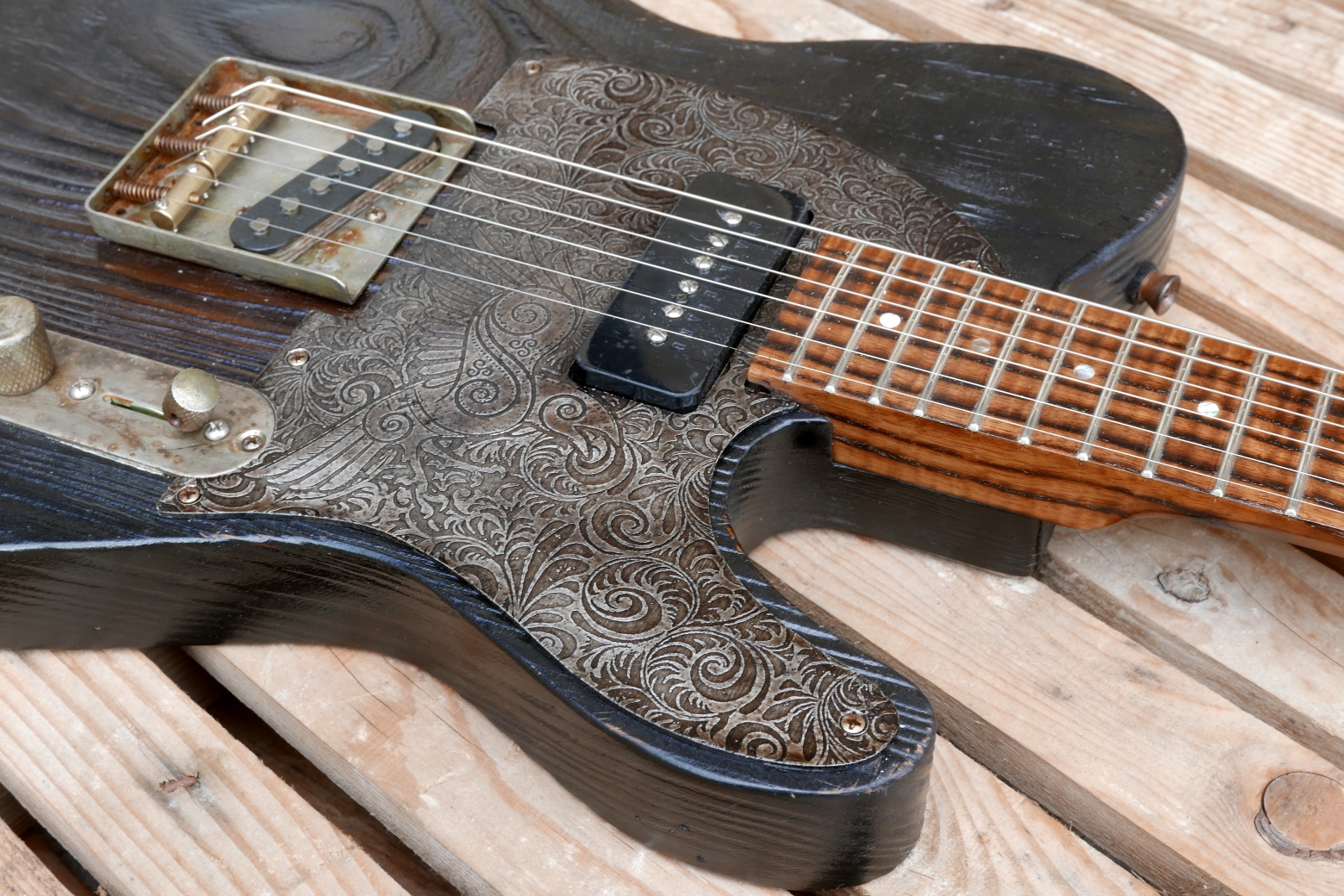 chitarra telecaster battipenna alluminio inciso