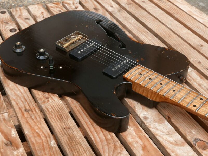 chitarra telecaster nera