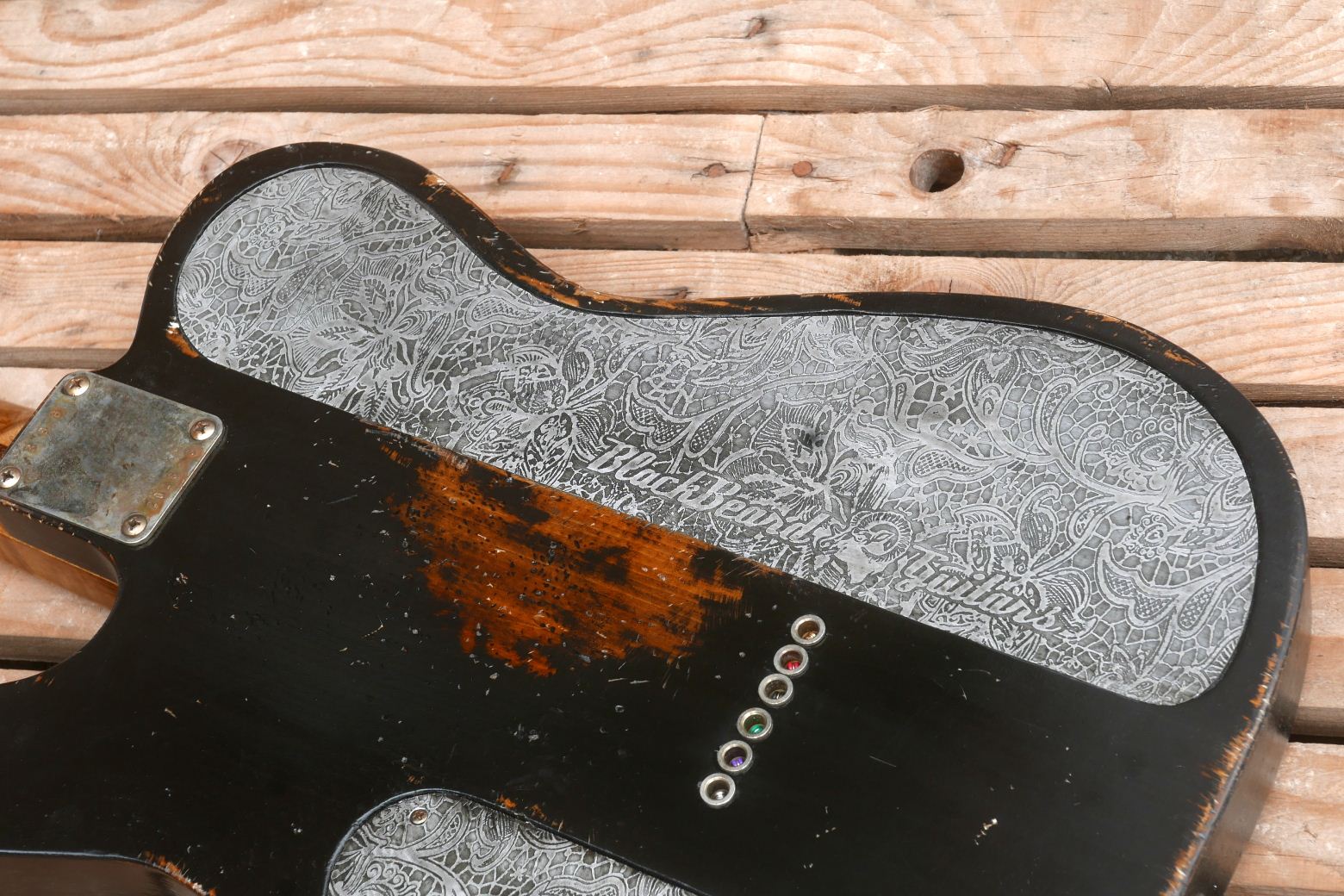 chitarra telecaster nera coperchi alluminio