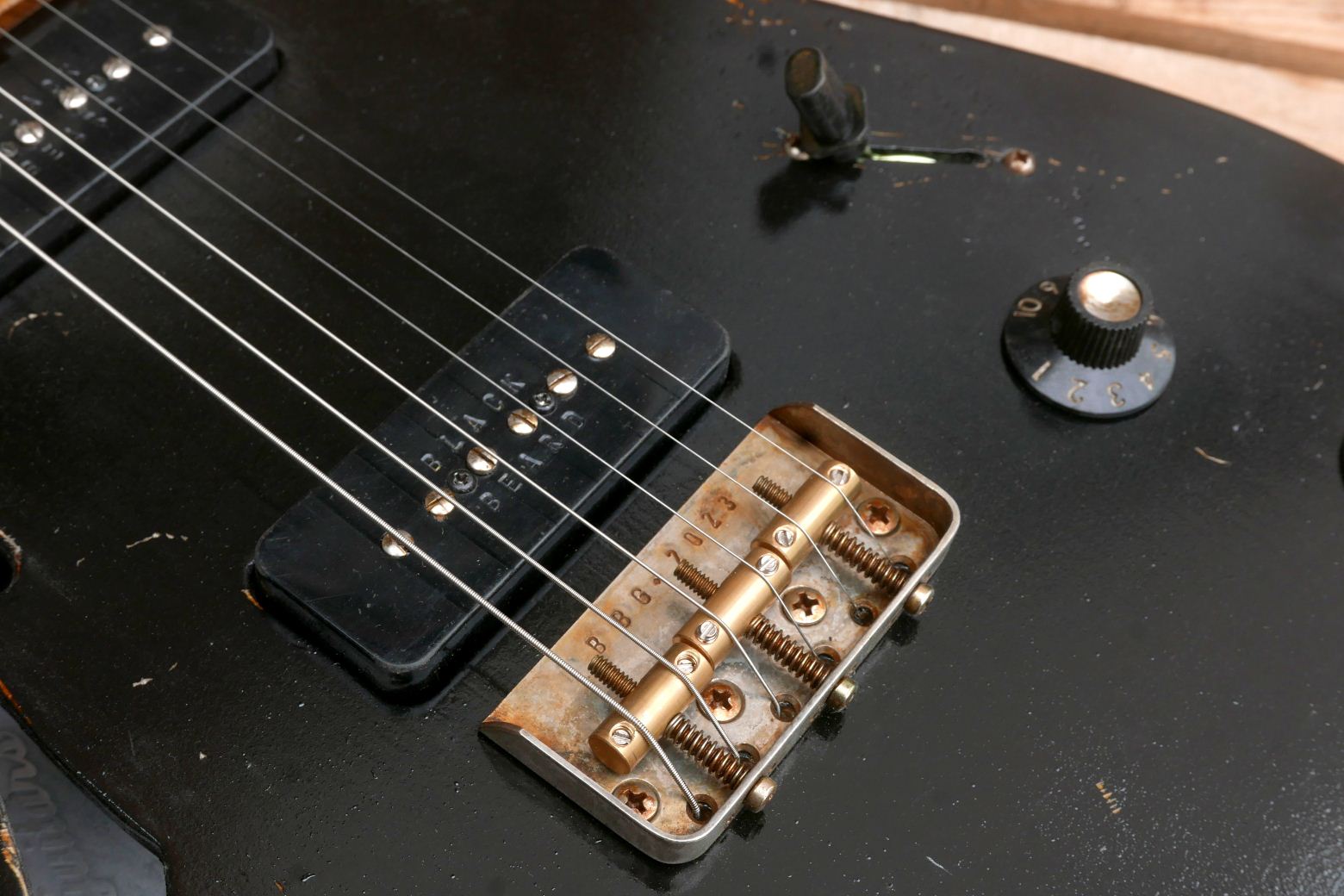 chitarra telecaster nera ponte e pickup