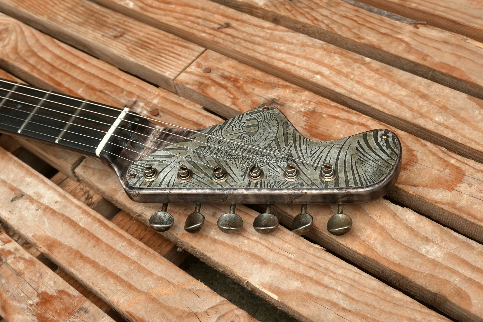 copripaletta chitarra alluminio inciso