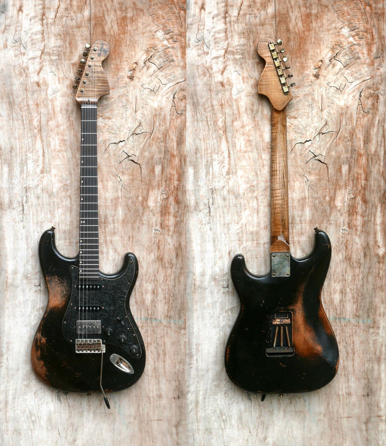 chitarra stratocaster nera fronte retro