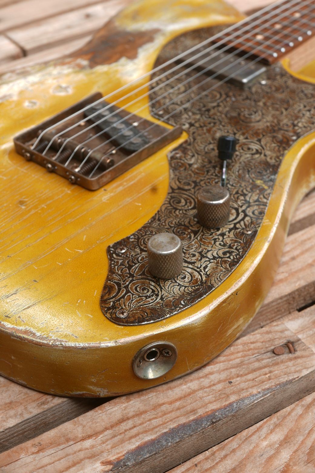 chitarra telecaster relic battipenna alluminio inciso