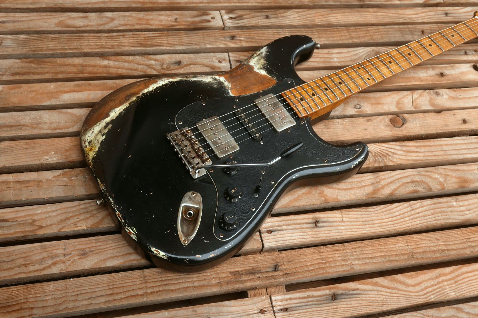 stratocaster guitar relic body black