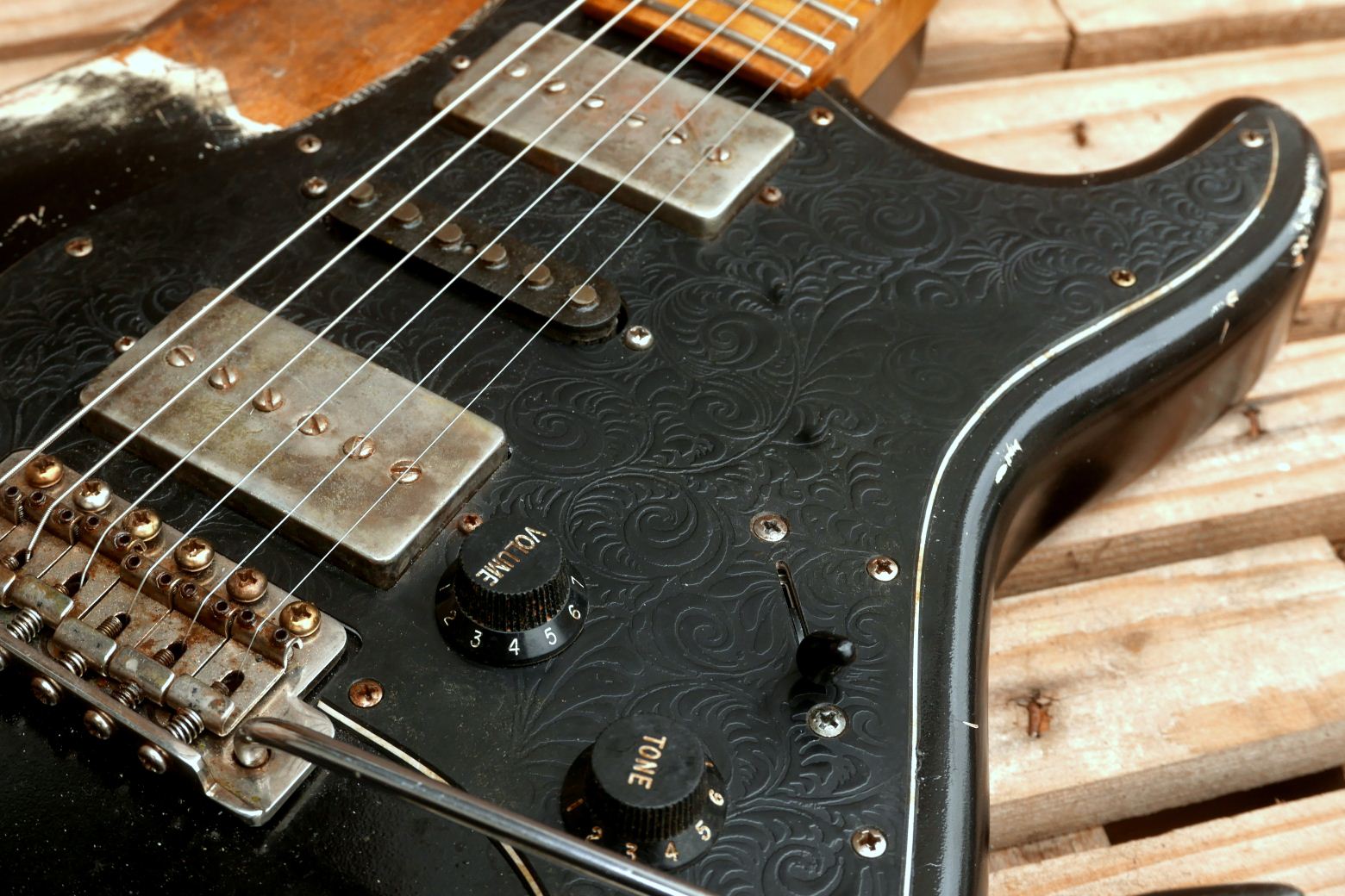stratocaster guitar relic pickguard